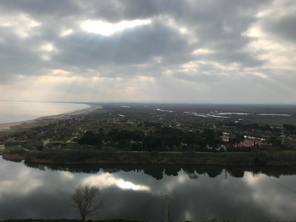 Les Couchers De Soleil A Empuriabrava Buitenkant foto