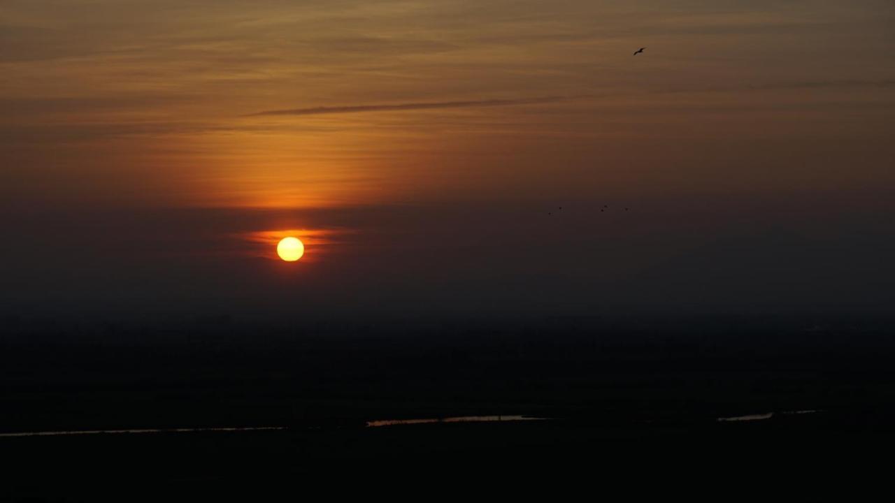 Les Couchers De Soleil A Empuriabrava Buitenkant foto